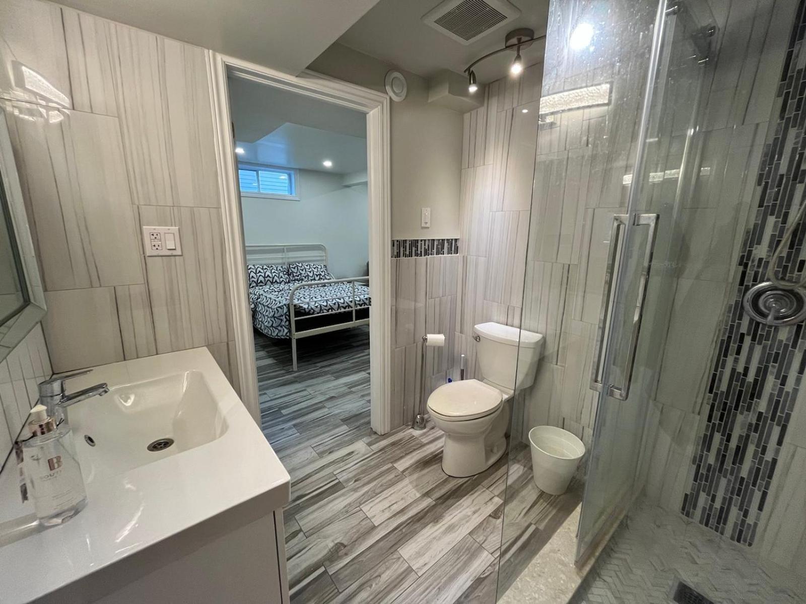 Modern Studio With Kitchenette And Bath Guelph Exterior photo