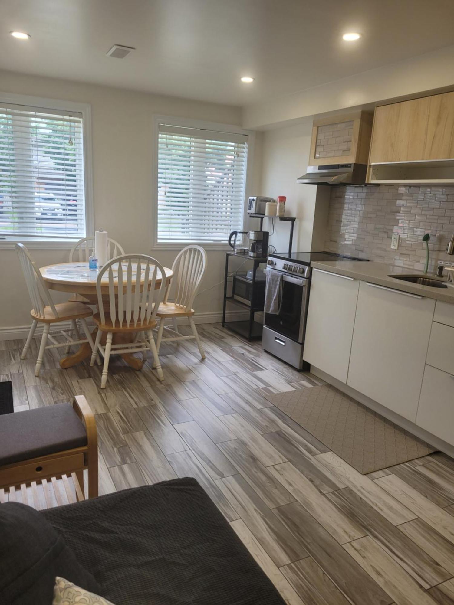 Modern Studio With Kitchenette And Bath Guelph Exterior photo